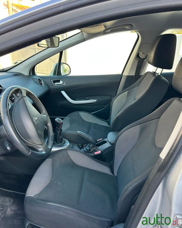 2010' Peugeot 308 1.6 Hdi Executive photo #5