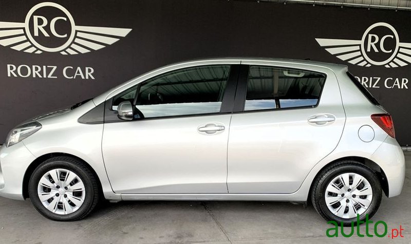 2014' Toyota Yaris photo #4