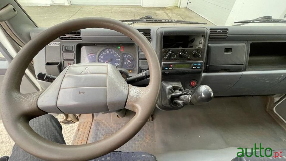 2006' Mitsubishi Canter photo #3