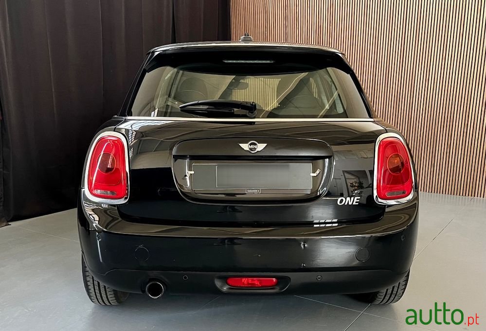 2015' MINI Cooper 5 Portas photo #5