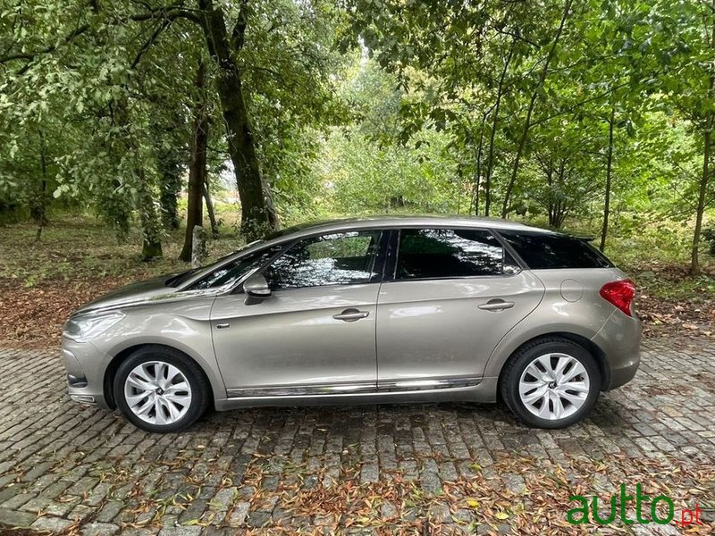 2012' Citroen DS5 photo #2