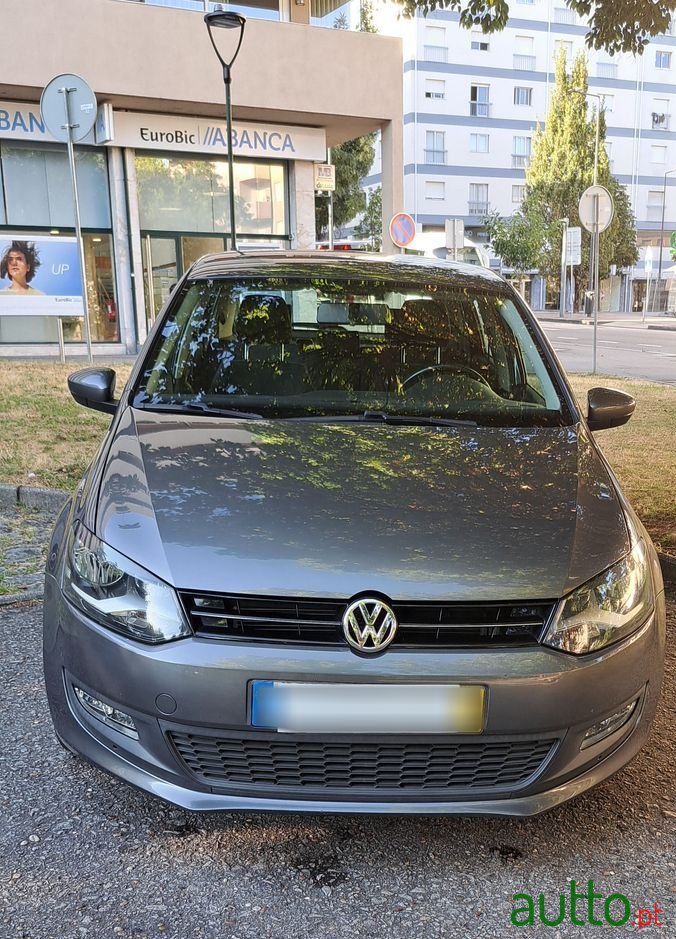 2014' Volkswagen Polo photo #3