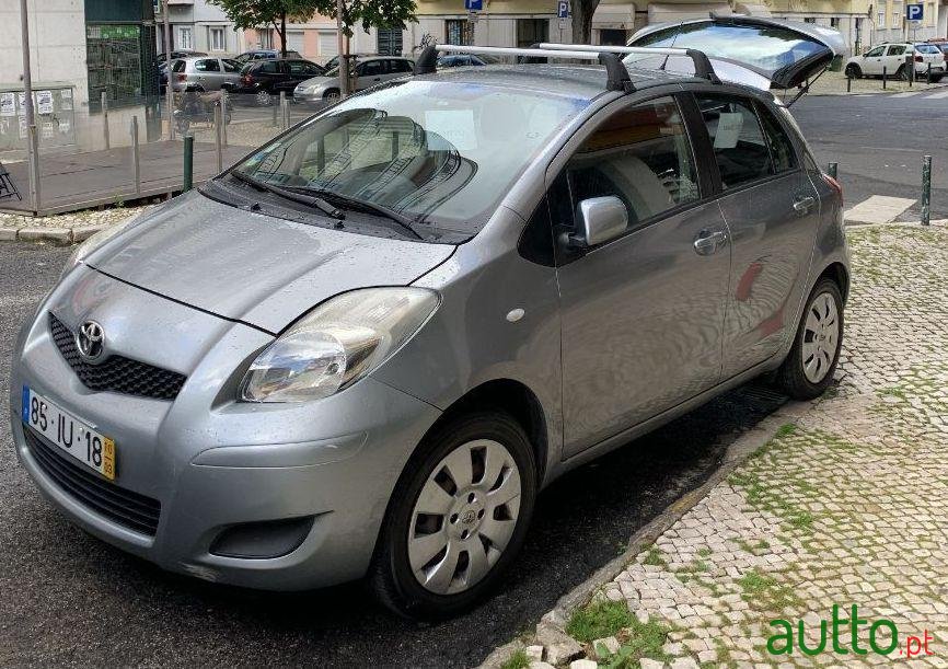 2010' Toyota Yaris photo #1