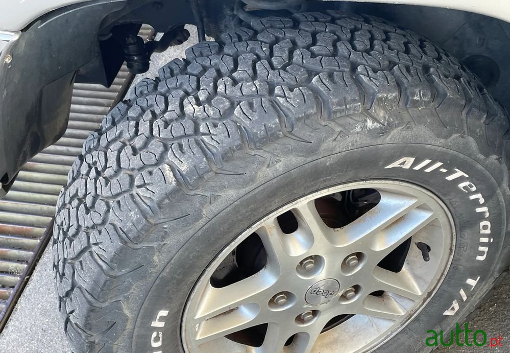 2000' Jeep Cherokee photo #5