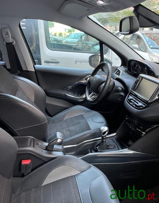 2014' Peugeot 2008 photo #4