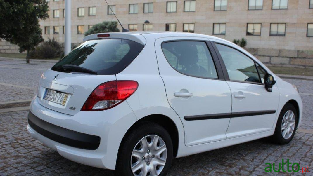 2009' Peugeot 207 Hdi photo #4