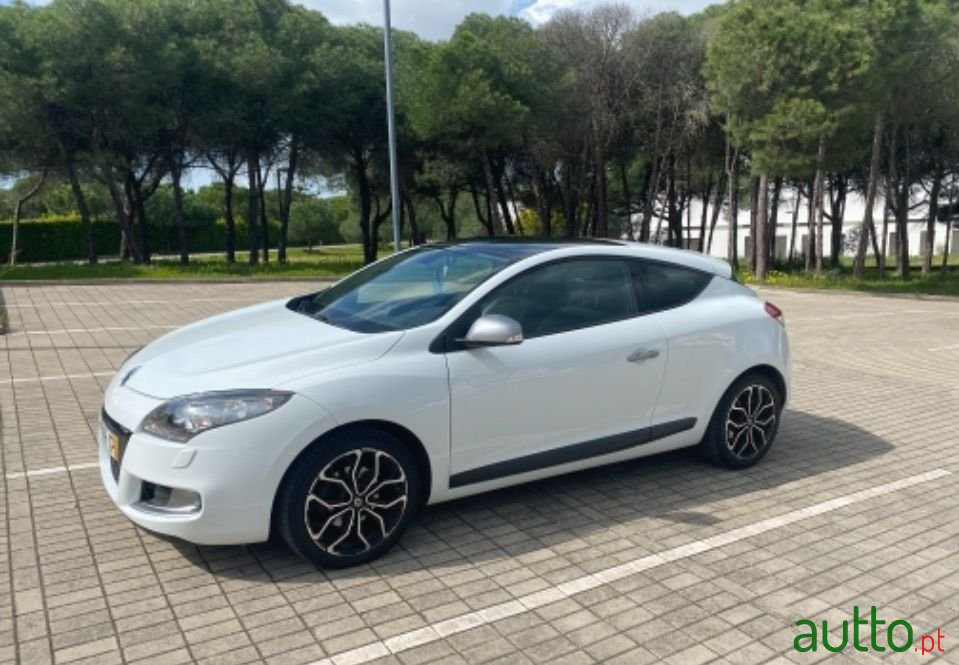2012' Renault Megane Coupe photo #5