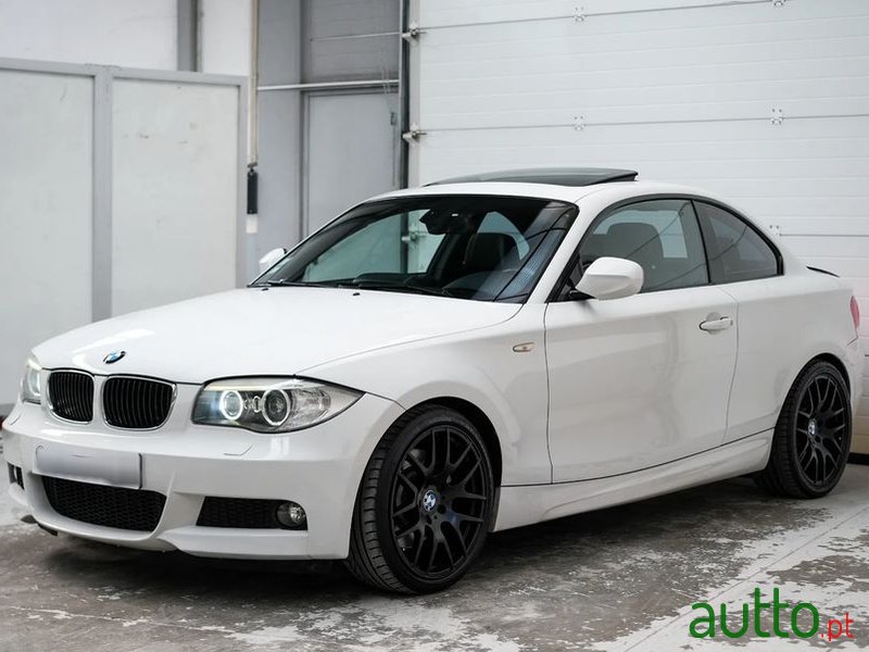 2012' BMW 123 D Auto photo #1