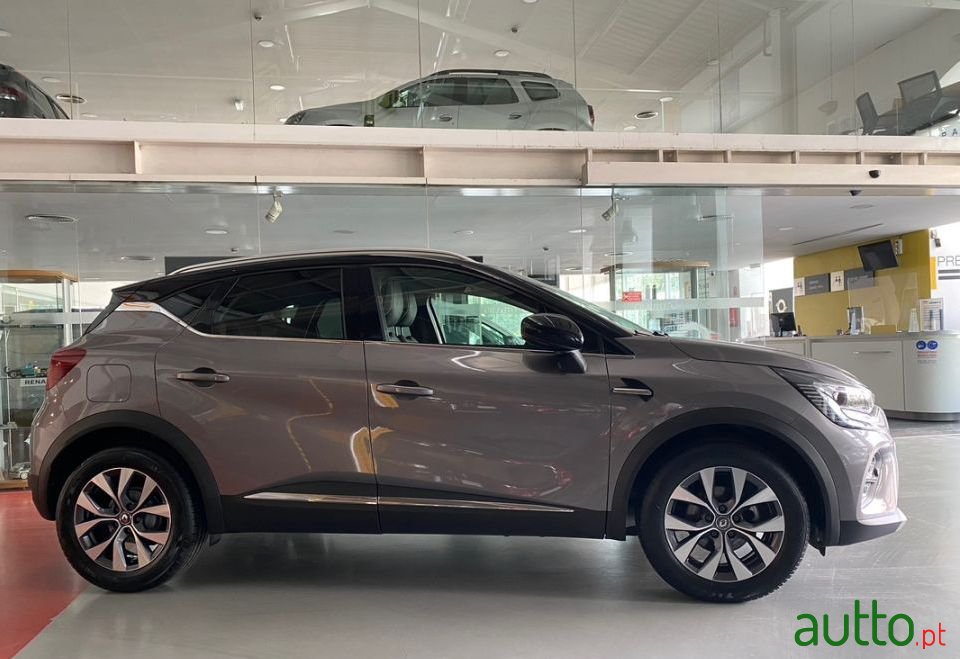 2021' Renault Captur photo #2