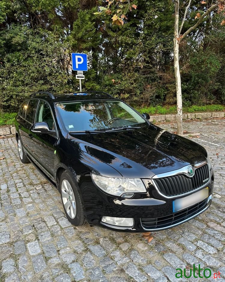 2013' Skoda Superb Break photo #3