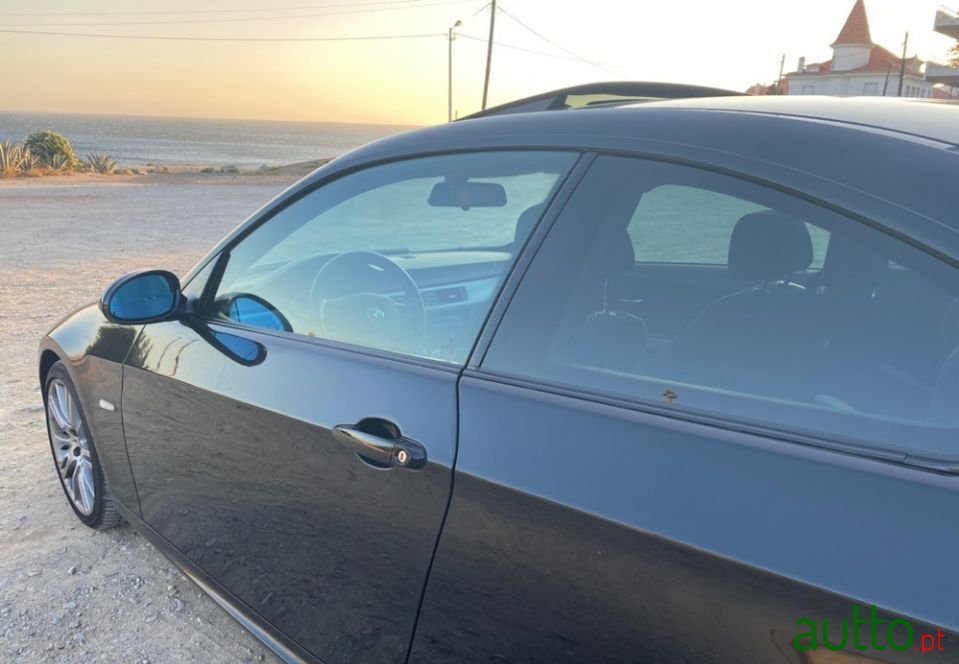 2009' BMW 320 photo #5