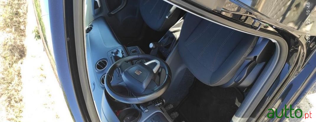 2011' SEAT Ibiza photo #4