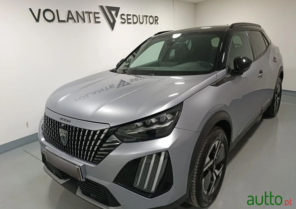 2023' Peugeot 2008 photo #1