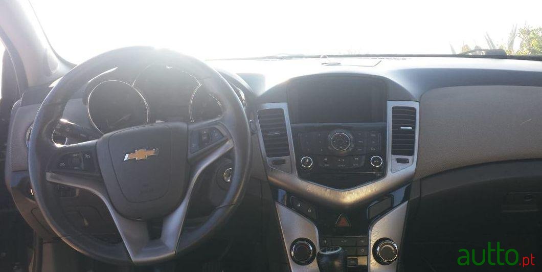 2010' Chevrolet Cruze Lt photo #1