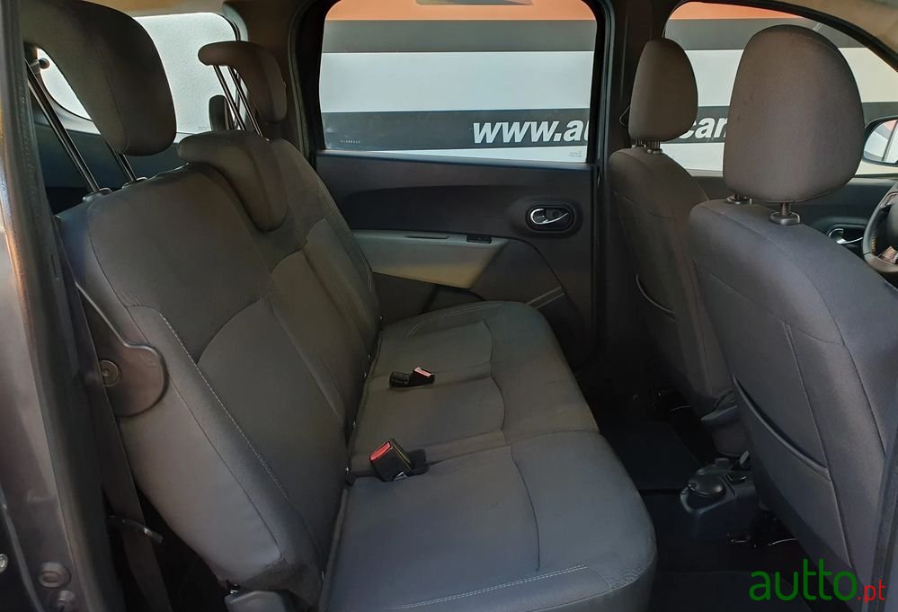 2015' Dacia Lodgy photo #5