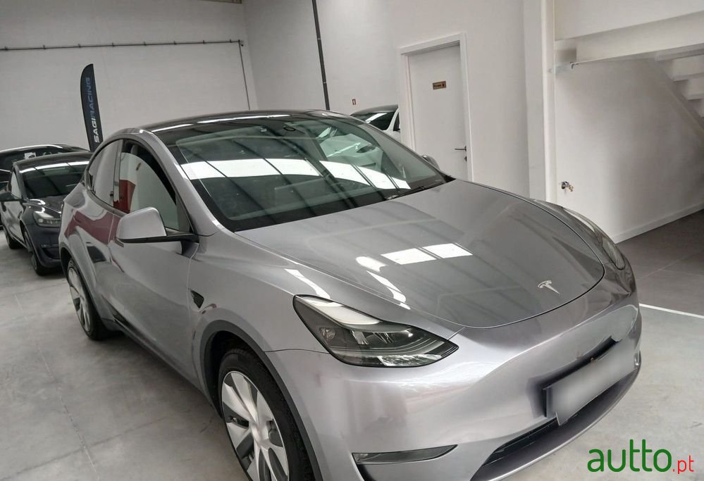 2023' Tesla Model Y photo #2
