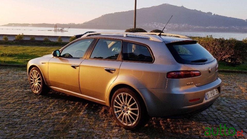 2008' Alfa Romeo 159 Sportwagon photo #2