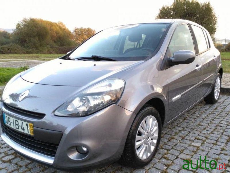 2009' Renault Clio Dynamique S photo #2