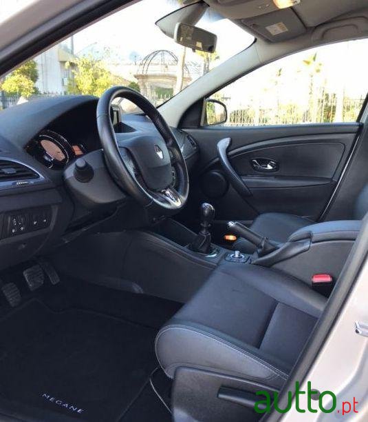 2015' Renault Megane photo #2