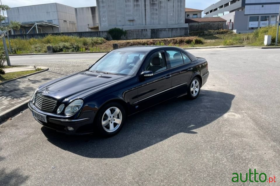 2005' Mercedes-Benz E-270 photo #2