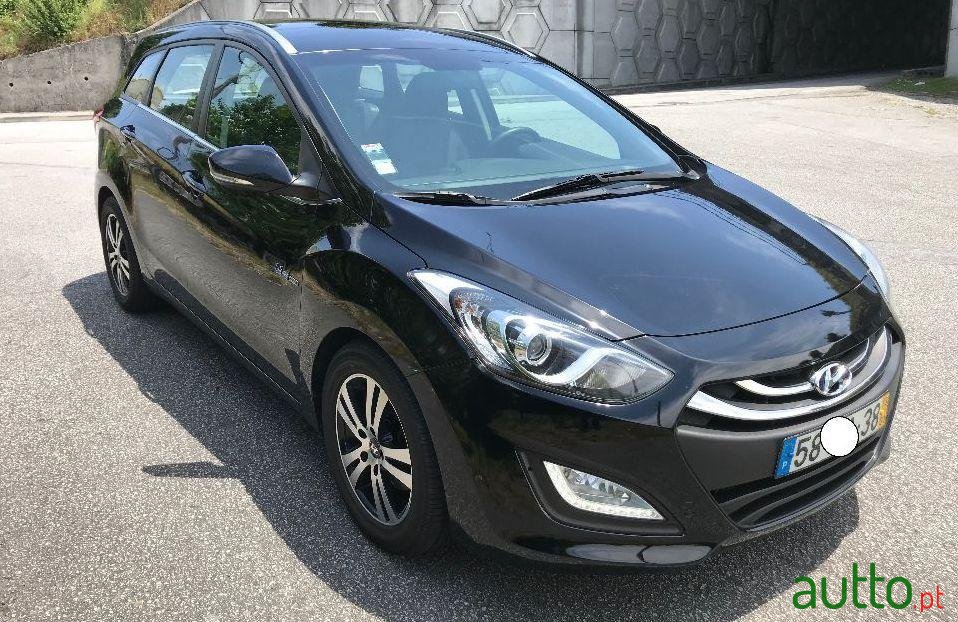 2013' Hyundai i30 Cw photo #2