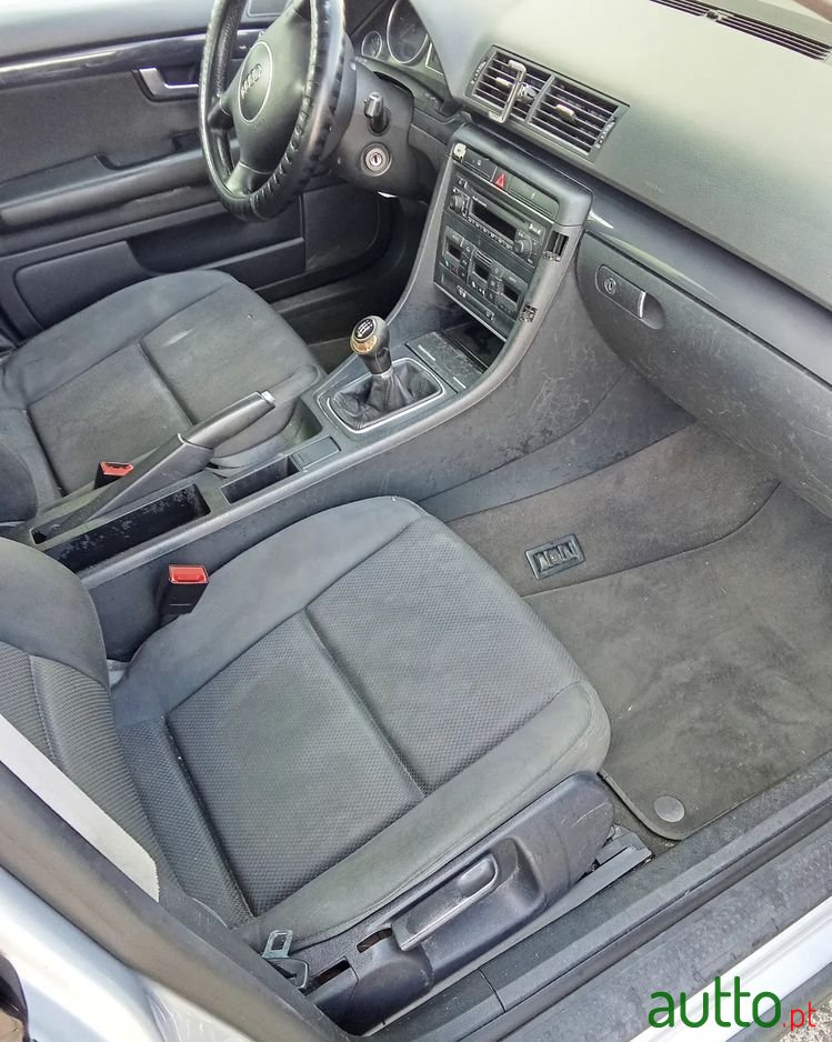 2002' Audi A4 Avant photo #5