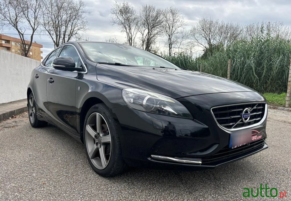 2015' Volvo V40 D2 Ocean Race photo #1