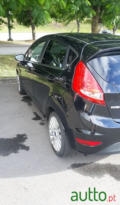 2010' Ford Fiesta photo #3