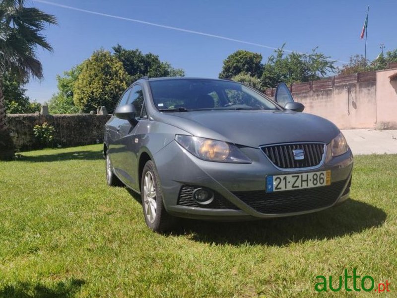 2012' SEAT Ibiza-St photo #2