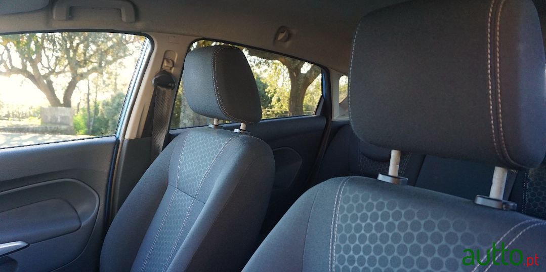 2009' Ford Fiesta photo #5