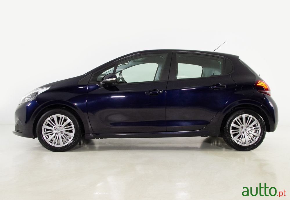 2019' Peugeot 208 photo #2