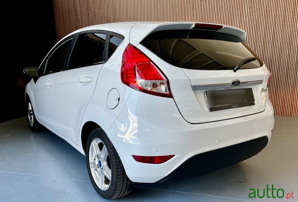2015' Ford Fiesta photo #3