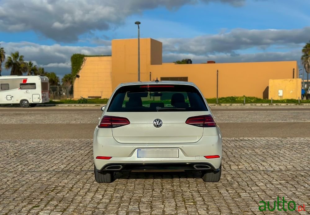 2018' Volkswagen Golf photo #4