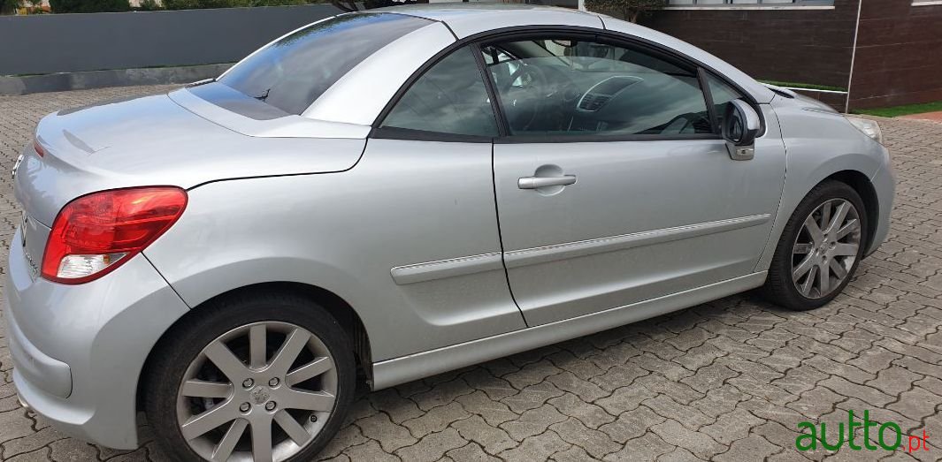 2010' Peugeot 207 photo #2