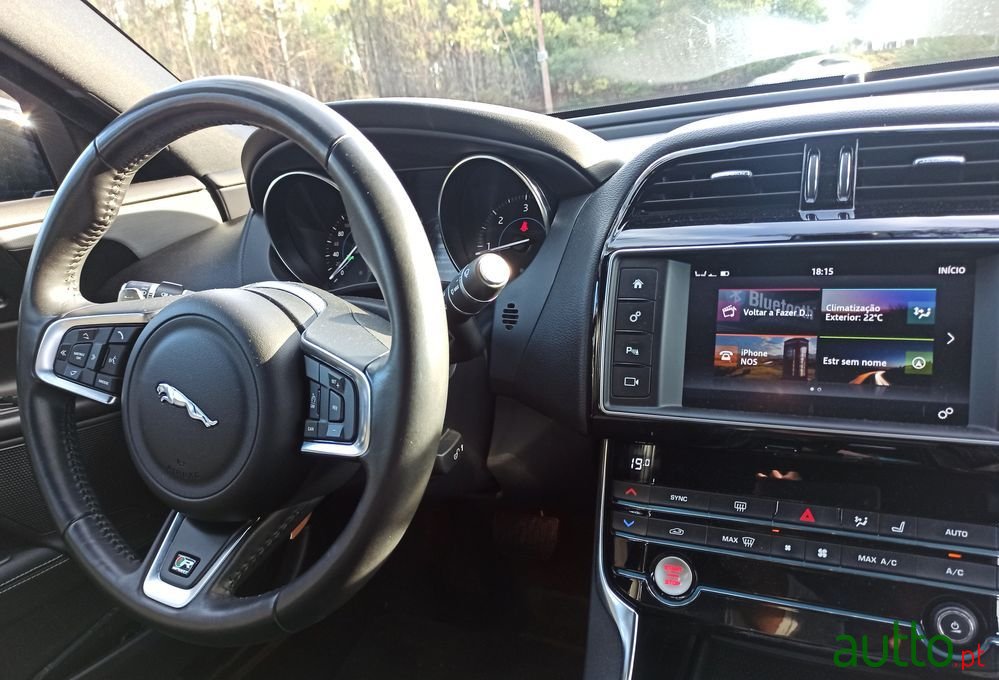 2018' Jaguar XE photo #6