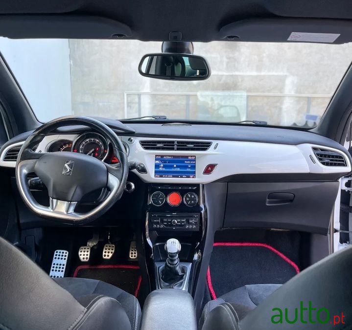 2010' Citroen DS3 photo #2