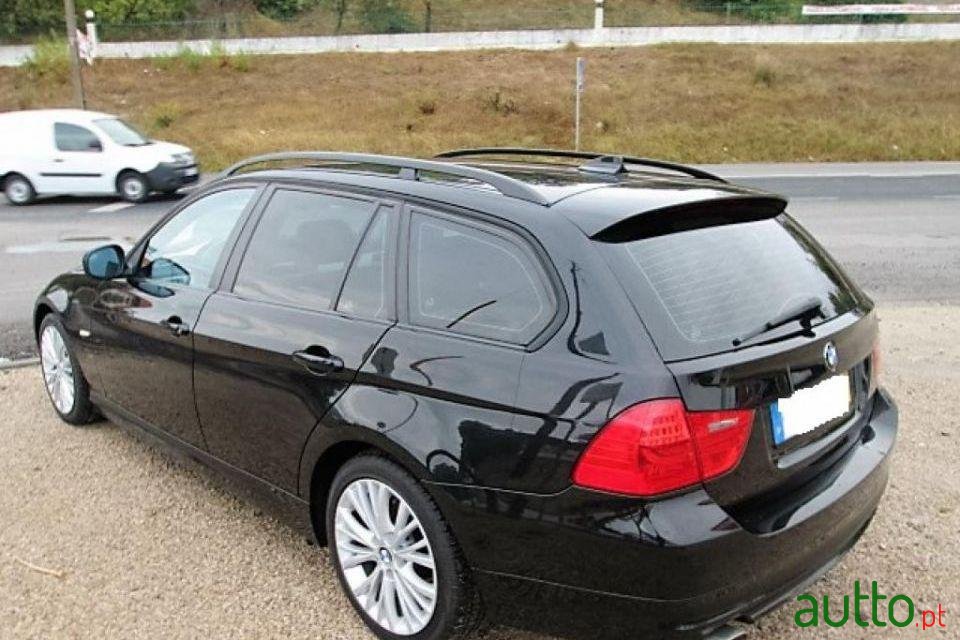 2009' BMW 318 D Touring Dynamic photo #1