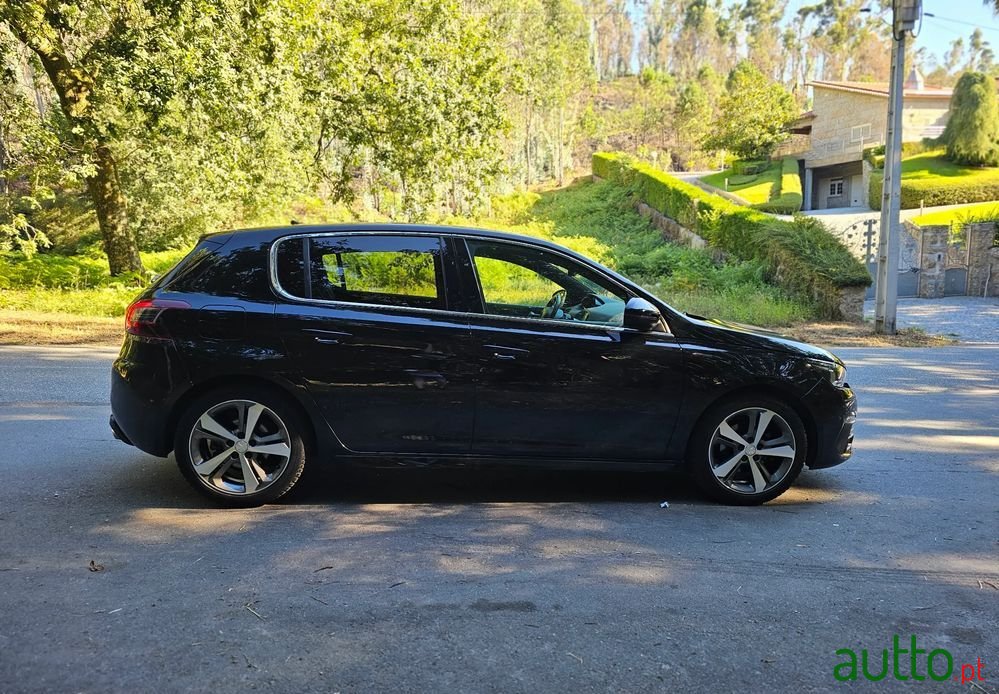 2021' Peugeot 308 1.5 Bluehdi Gt Line photo #2