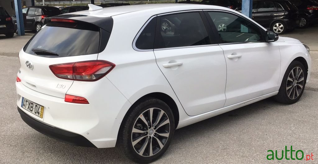 2019' Hyundai i30 photo #4