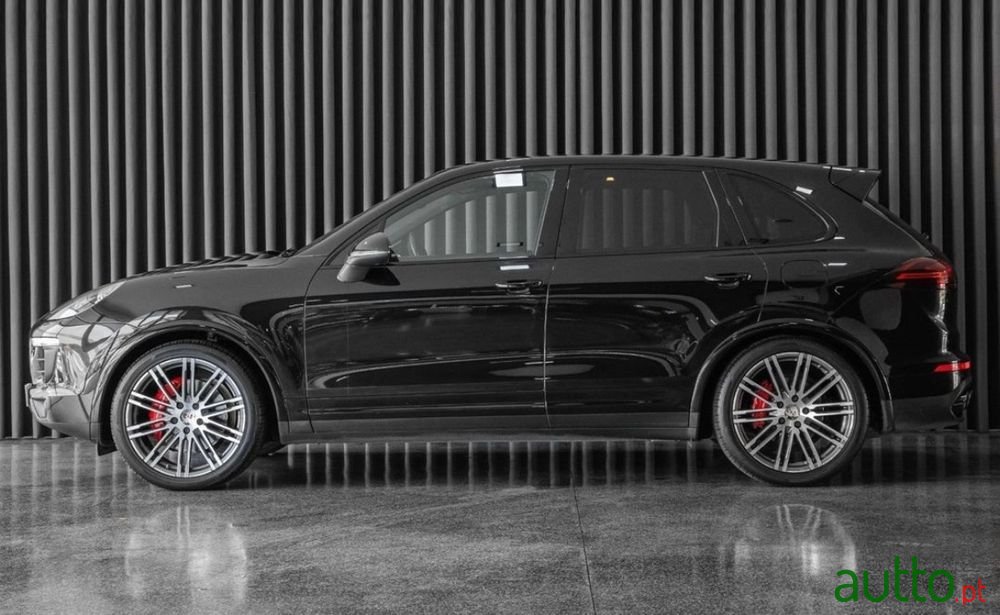 2015' Porsche Cayenne photo #2