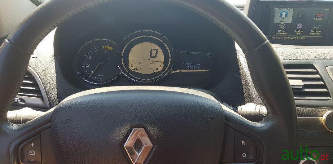 2013' Renault Megane Sport Tourer photo #1