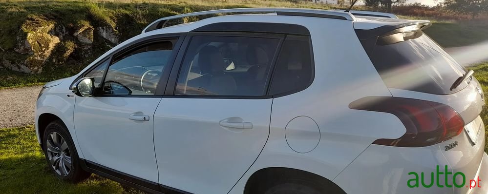 2016' Peugeot 2008 photo #3