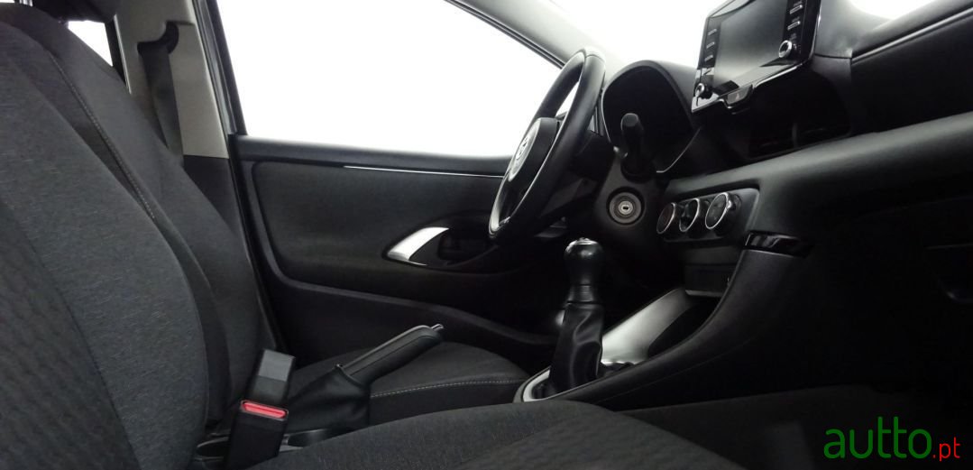 2021' Toyota Yaris photo #6