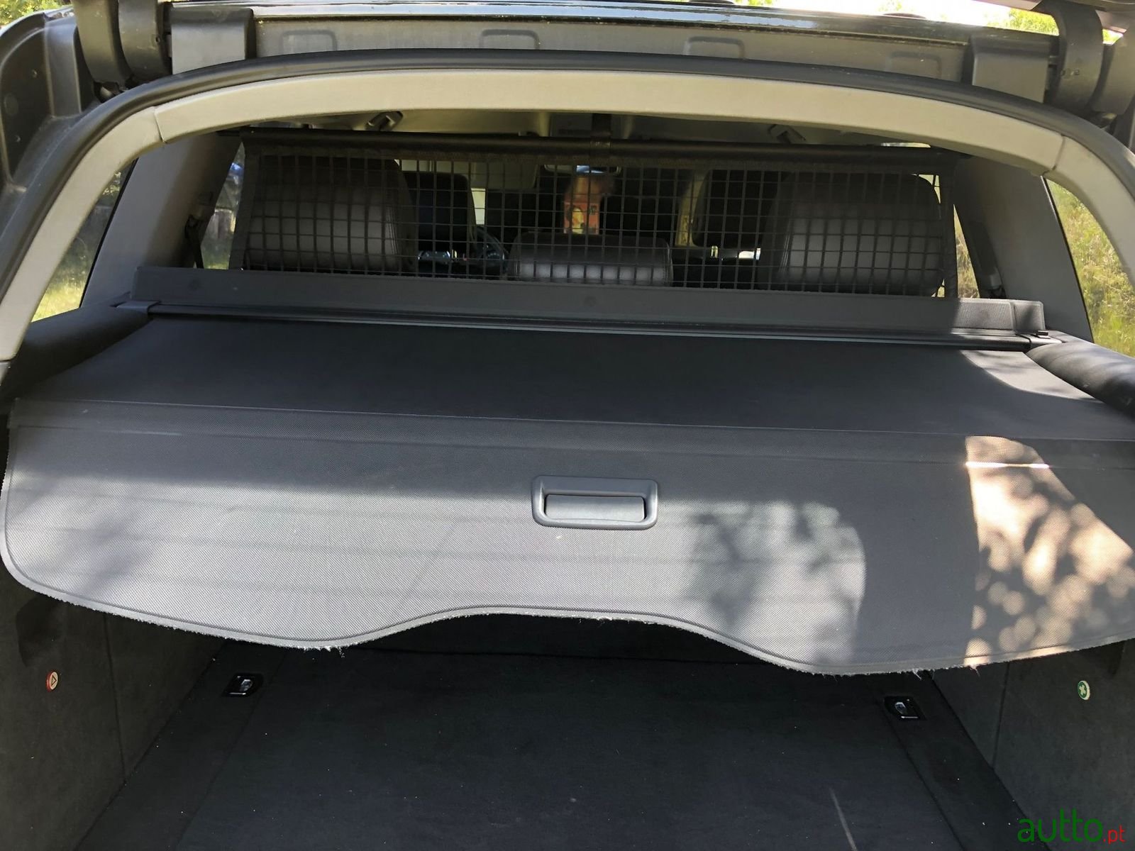 2004' Volkswagen Touareg photo #5