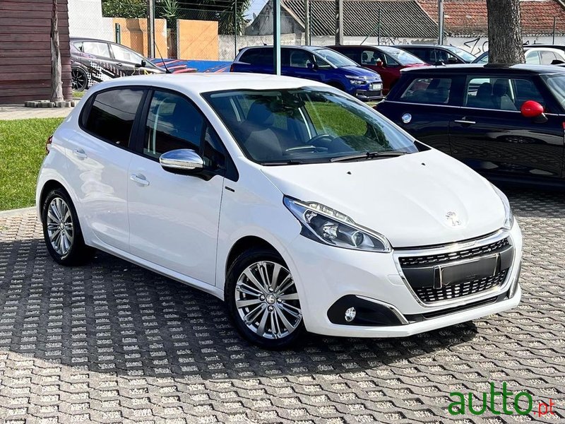 2019' Peugeot 208 photo #1