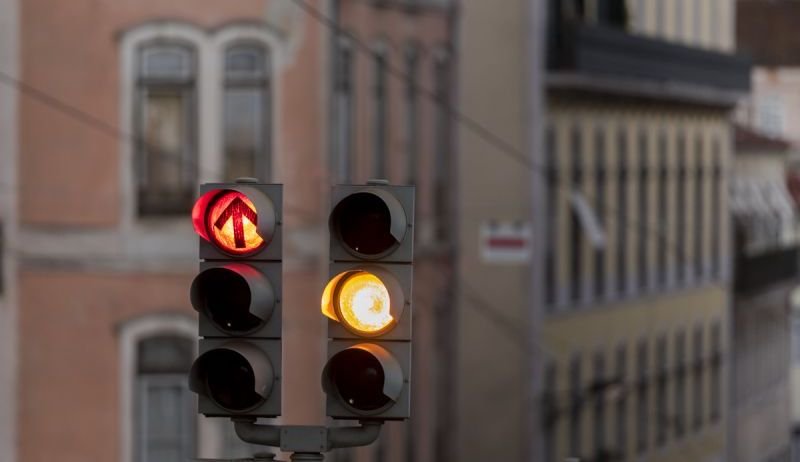 EMEL lança concurso para gerir semáforos em Lisboa