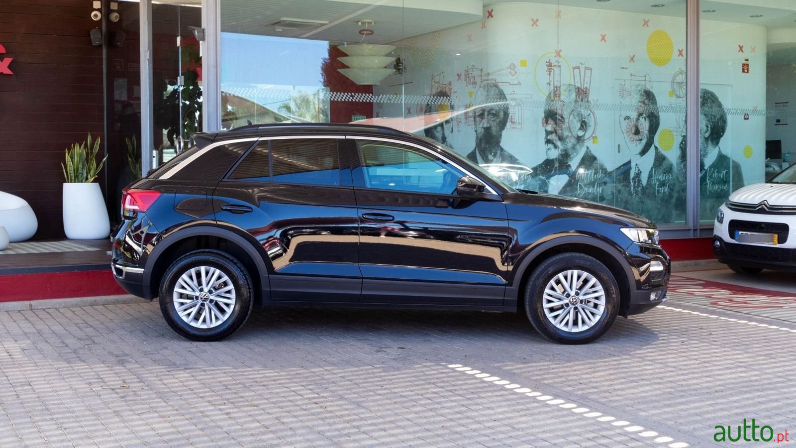 2021' Volkswagen T-Roc photo #5