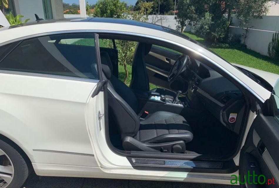 2010' Mercedes-Benz E-220 photo #2