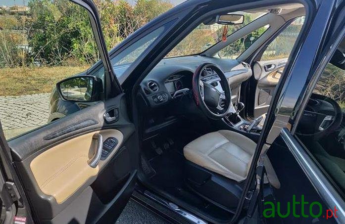 2011' Ford Galaxy Titanium photo #2