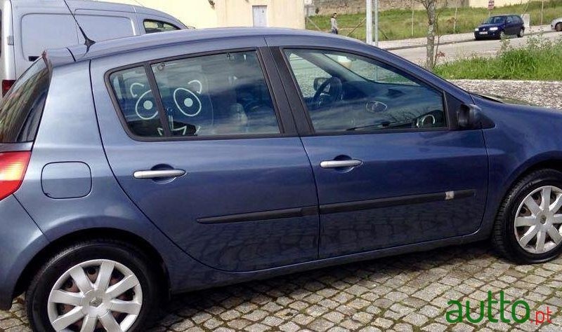 2008' Renault Clio 1.5 Dci photo #2